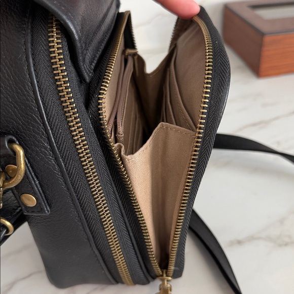 Minooy Black Leather Organizer Crossbody Bag Built-In Wallet Brass Hardware - Picture 5 of 14